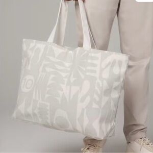 Vuori White Tote Bag